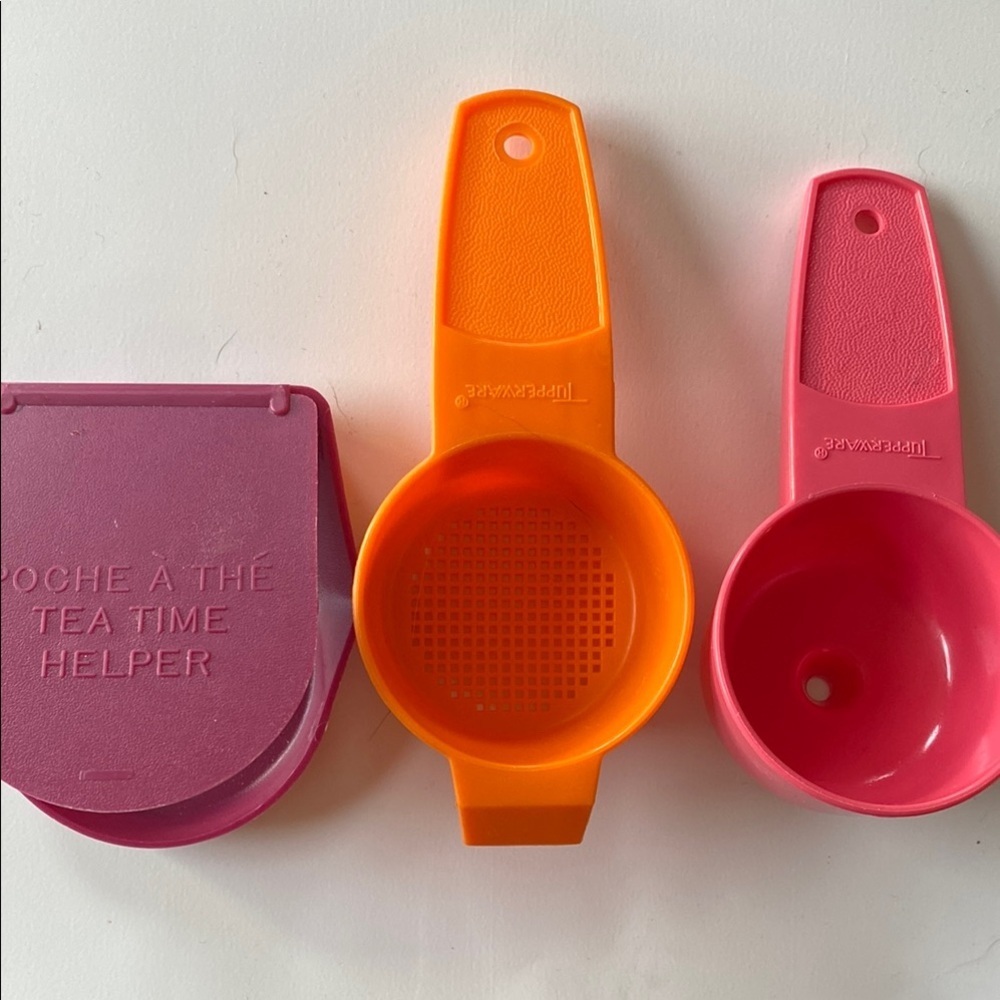 Tupperware Tea and Strainer Set w peeler
